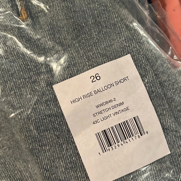 “WE WORE THAT “BALLOON SHORT 🐸🐒🐹 - Picture 4 of 4